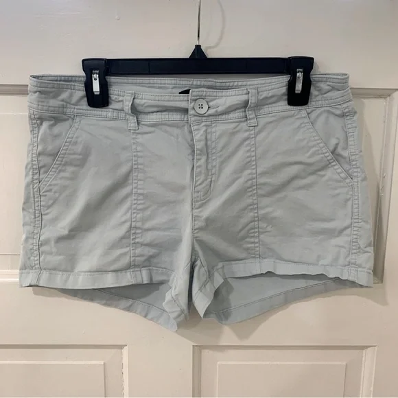 Women’s Gap Mint Color Cargo Style 3 Inch Inseam Shorts Size 8 - Picture 1 of 11